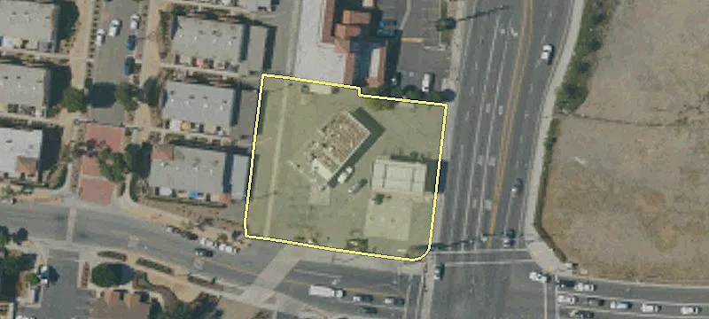 230 Lincoln Ave