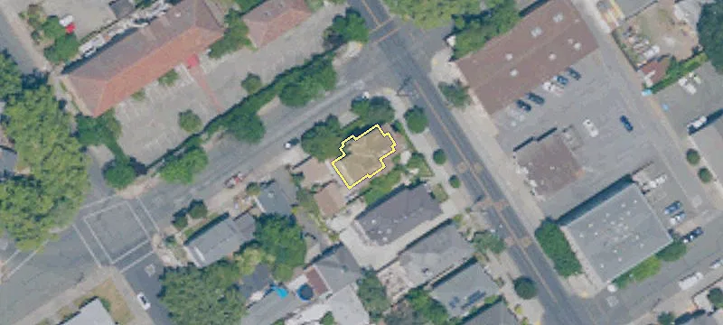 1645 Main St