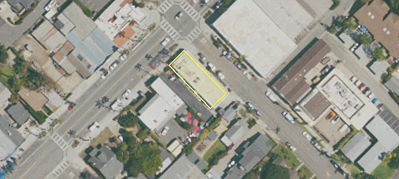 686 Linden Ave