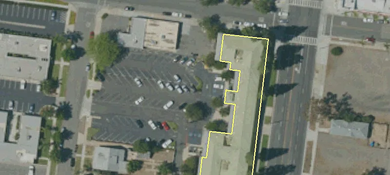 900 Main St