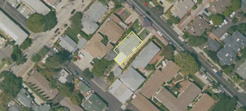 2121 De La Vina St