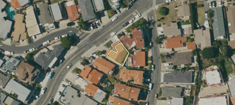 411 Avenida Victoria