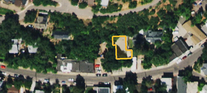 120 Ruxton Ave
