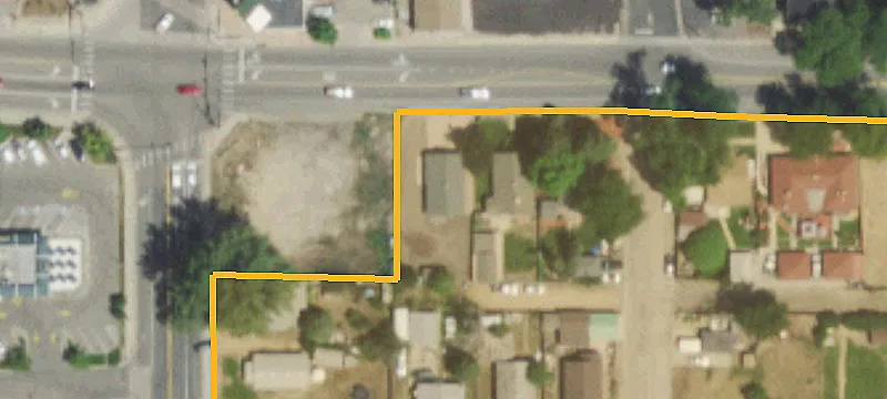 112 Es 1st St