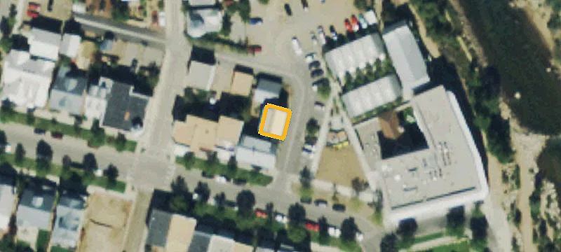 907 Main St