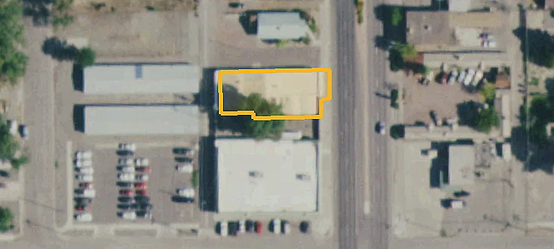 1043 Main St