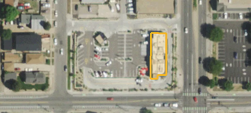 3085 Broadway