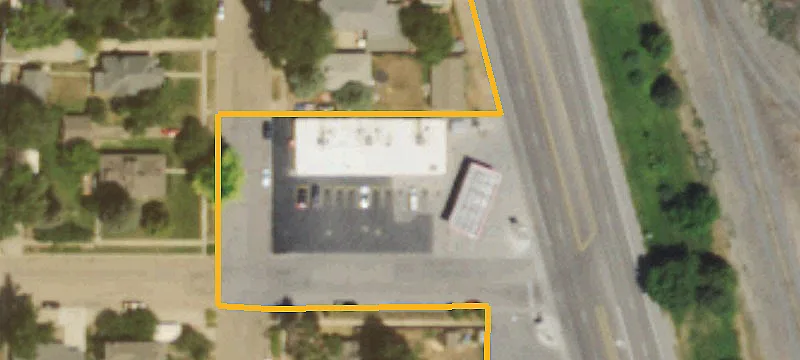 402 Oak Ave