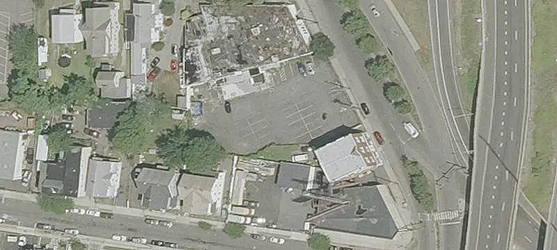 1661 Main St