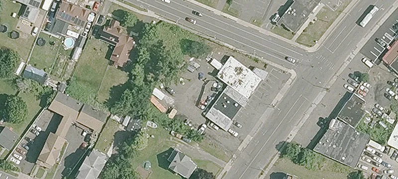 2739 Main St