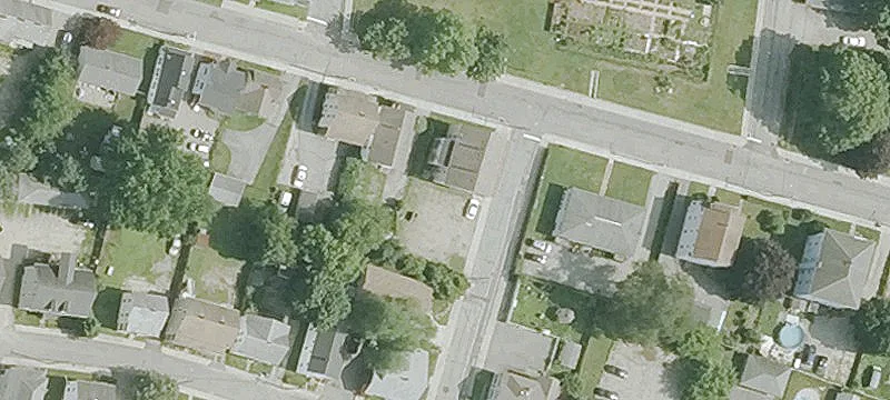 98 Van Den Noort St