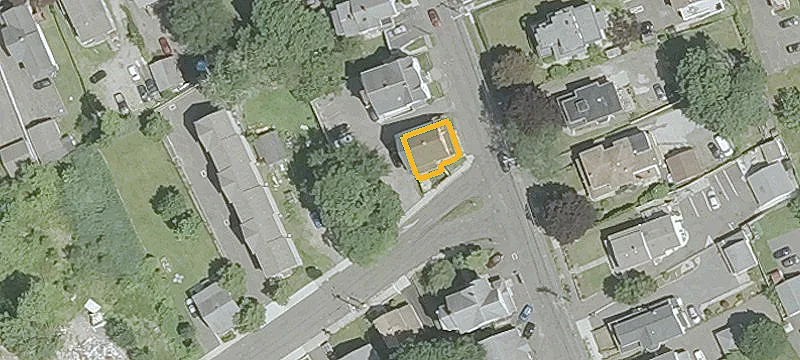 76 Town Hl Ave