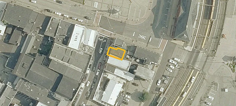 8 Bank St
