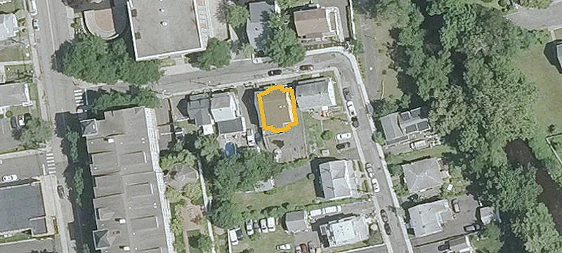 8 Grn St