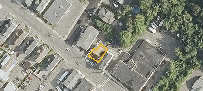 1305 Main St