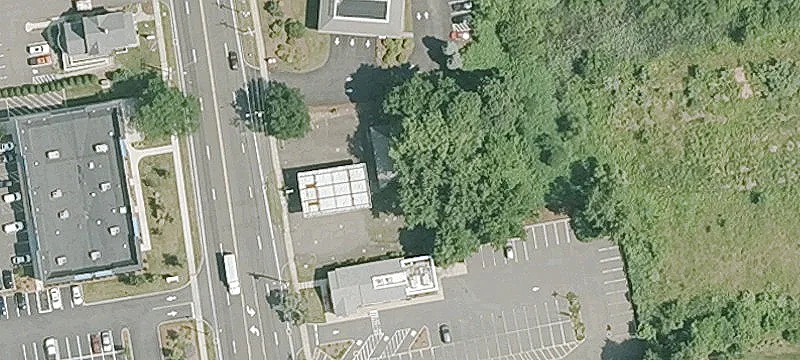 2952 Main St