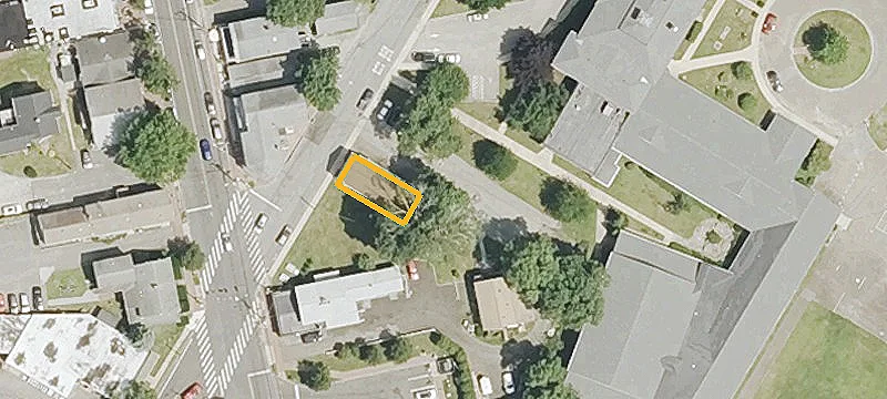4 Riv St