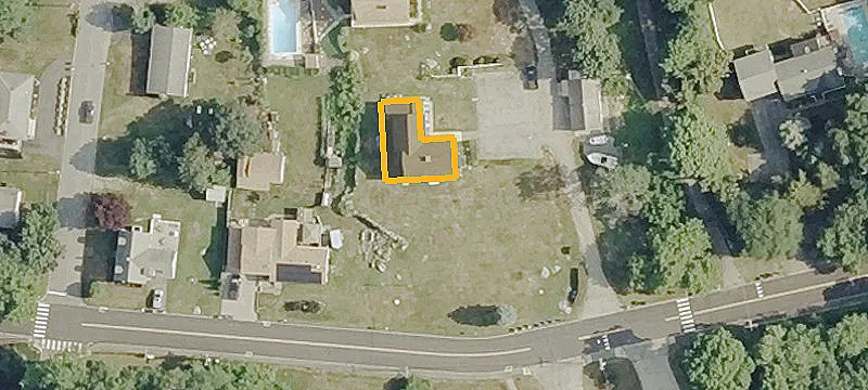 52 Daniels Ave