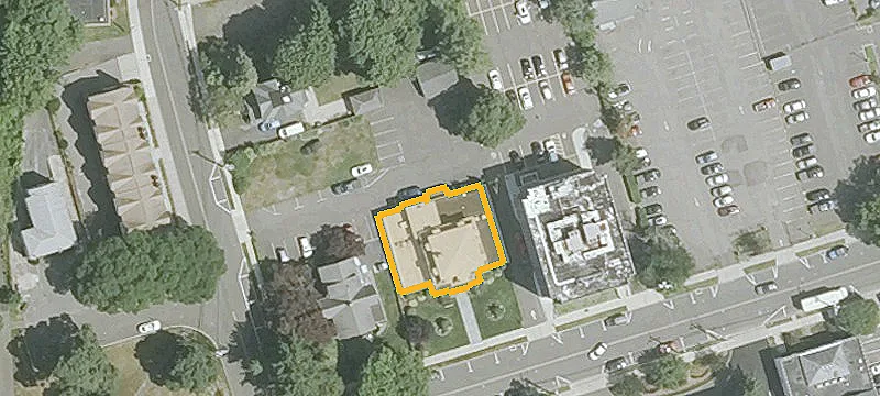 12 Mott Ave