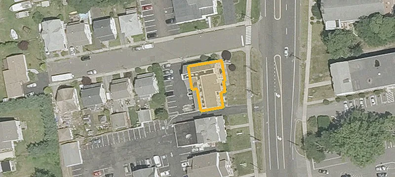 2595 Main St