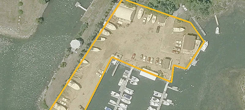 79 Waterside Ln