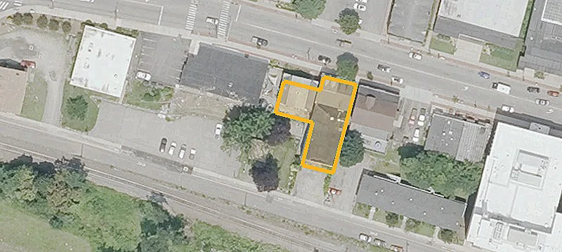 956 Main St