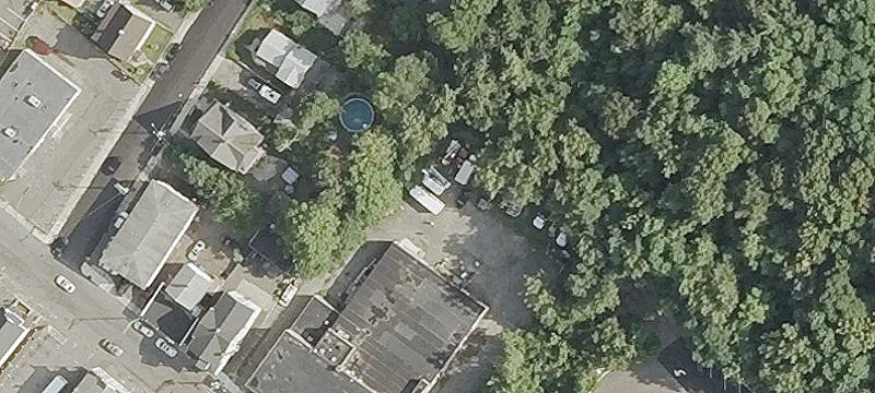 1325 Main St