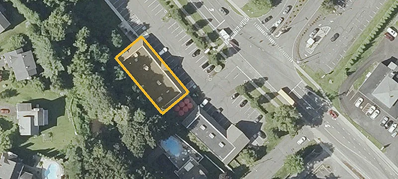 1142 Main St