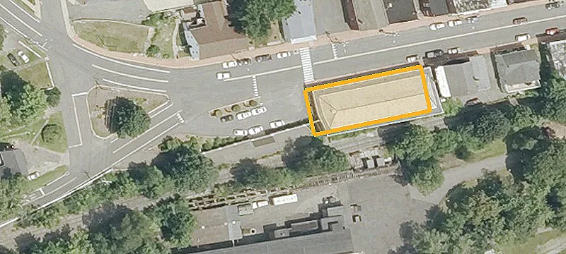 90 Main St