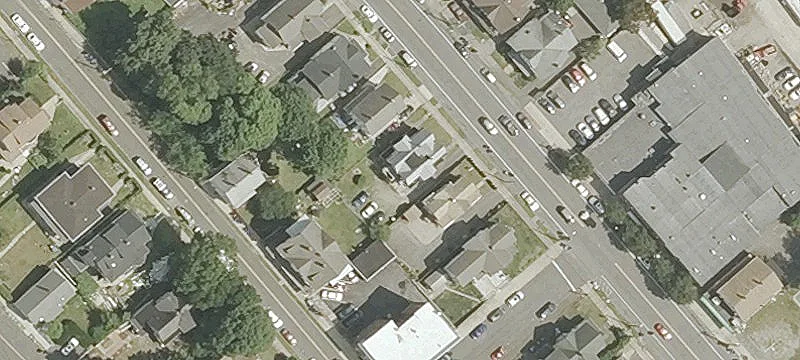 558-560 Howe Ave