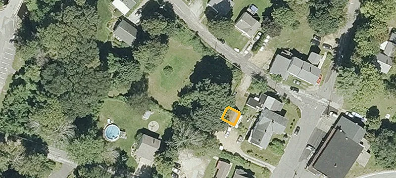 4 Lyons Rd