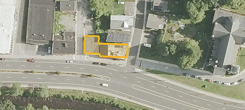 228 Main St