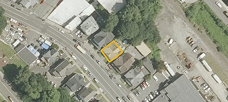 567-569 Howe Ave