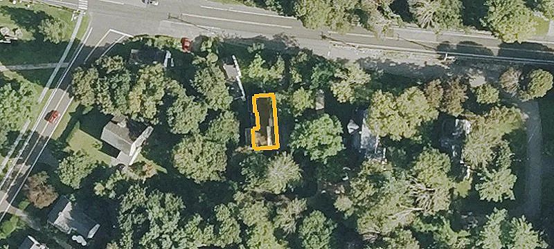 20 Greenwoods E Rd