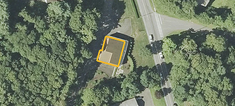 11 Pomperaug Ave