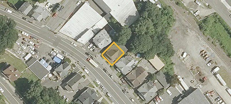 571-573 Howe Ave