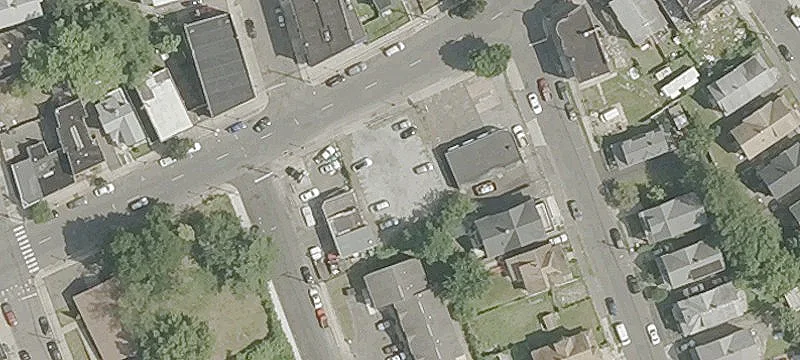1596 Stratford Ave