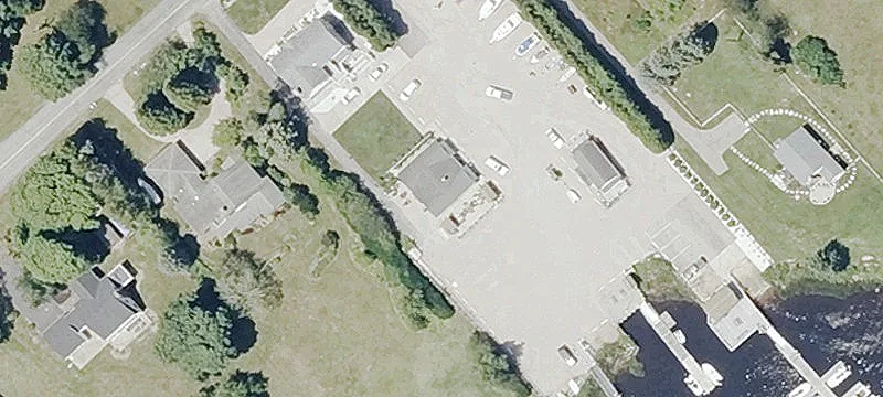 31 Riverside Dr