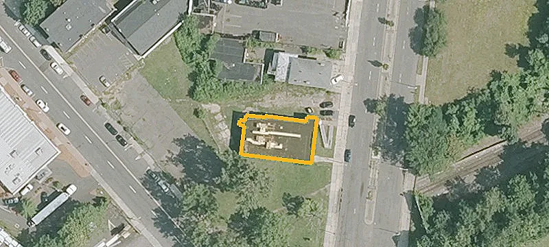 1443 Main St