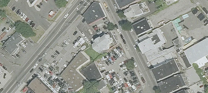 2049 Main St