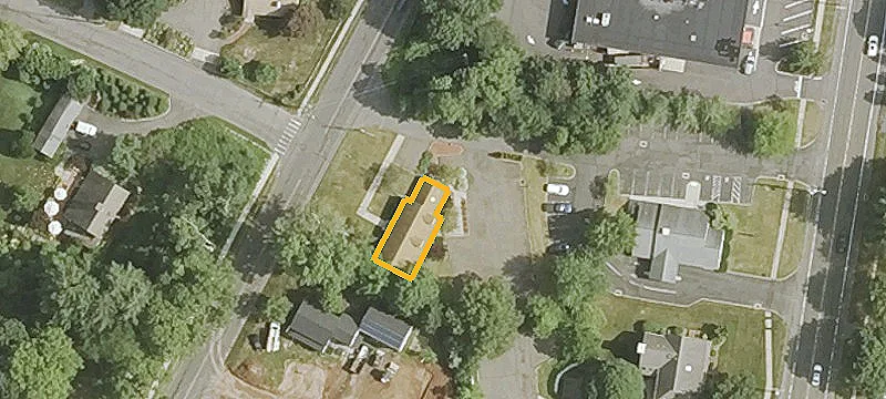 558 Maple Ave