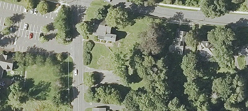 75 Woodbury Rd