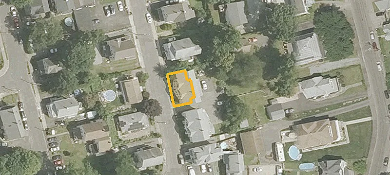 13 Bassett St