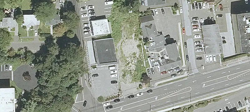 1549 Putnam Ave