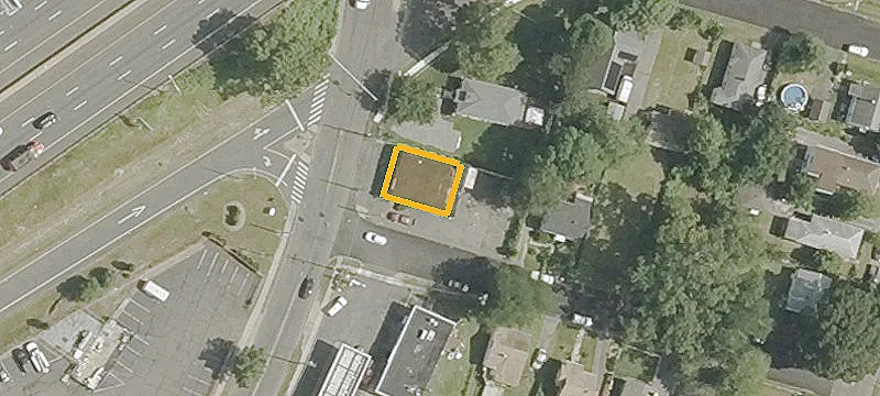 221 Honeyspot Rd