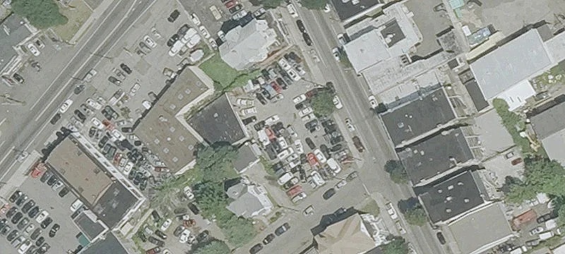 2027 Main St
