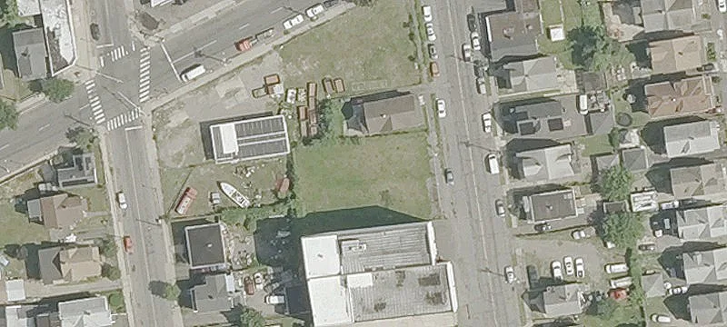 591-593 Un Ave