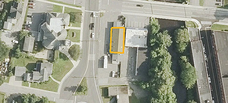 98 Main St