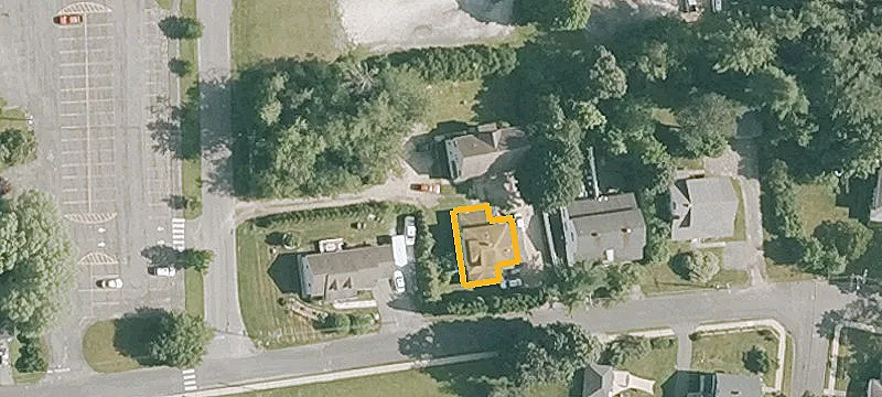 84 Bragg St