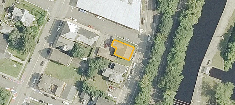 582 Main St